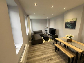 Queen Apartment - High Spec - En-Suites - 7 Guests